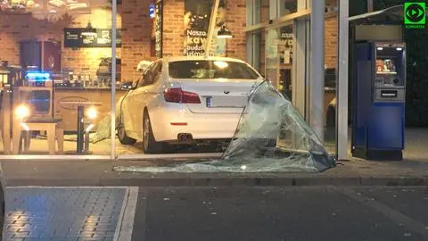 Kierowca wjechał do budynku stacji 