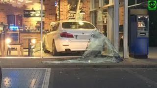 Kierowca wjechał do budynku stacji 