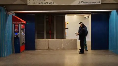 Sprawdzają grodzie w metrze na wypadek ulewy, nie wojny