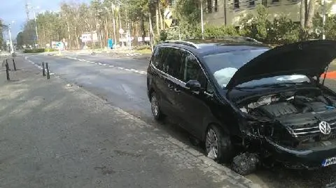 Pijany forsował rondo. Na przeszkodzie stanęły znaki