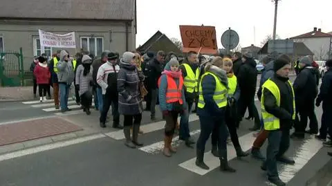 Nie chcą linii energetycznej. Zablokowali drogę krajową 79