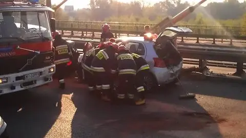 Wypadek i korek na moście Siekierkowskim