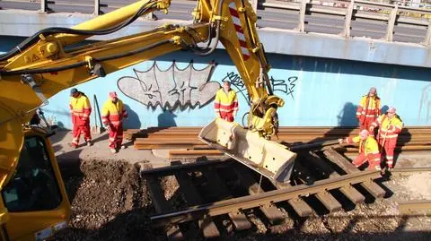 Zrywają tory przy Centralnym. Jana Pawła II bez tramwajów