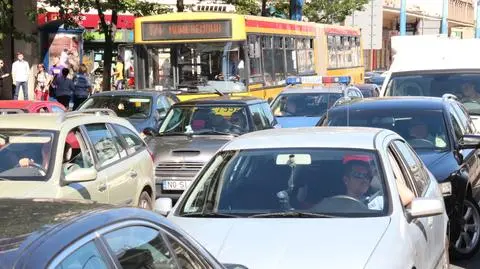 Plac Powstańców zagrodzony. Gigantyczne utrudnienia w centrum