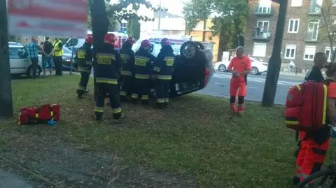 Dachował, był pijany. Jechał z dwójką dzieci