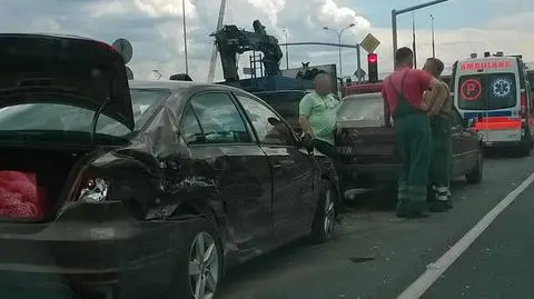 Kolizja ze śmieciarką. Utrudnienia na Wisłostradzie