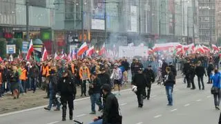 Demonstranci na Marszałkowskiej