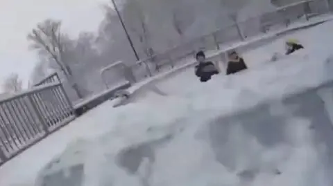 Dzieci utknęły w niecce na terenie miejskiego skateparku