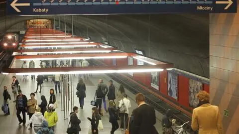 Zapłacili oszustowi. Lecą głowy w Metrze Warszawskim