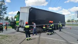 Tir zderzył się z tramwajem