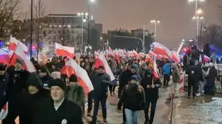 Uczestnicy protestu ruszyli przed siedzibę premiera