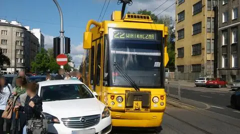 Zderzenie osobówki z tramwajem