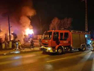 Pożar kontenerów budowlanych w Wawrze