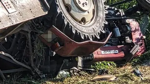 Obsługiwał traktor, maszyna na niego spadła. Mężczyzna zmarł na miejscu