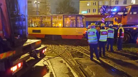 Na placu Narutowicza wykoleił się tramwaj