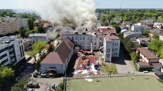 Zapalił się dach szkoły w Grodzisku Mazowieckim 