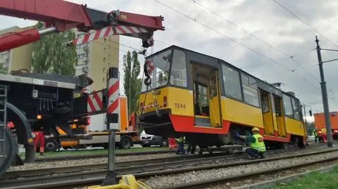 "28" wykoleiła się na Broniewskiego