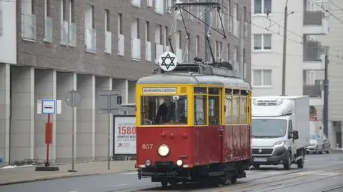 Pusty tramwaj jeździł po ulicach. Przypomniał o zabitych w obozach