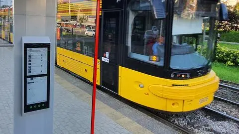 Energooszczędne, bez reklam i nie męczą wzroku. Tramwaje testują e-papierowe rozkłady jazdy 