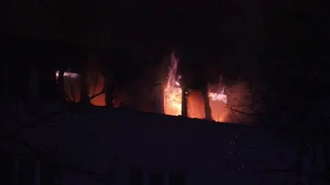 Pożar w prokuraturze na Mokotowie. "Ogień wychodził z trzech okien"
