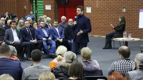 Trzaskowski zapowiada ograniczenie wjazdu do centrum "najstarszych samochodów dieslowskich"