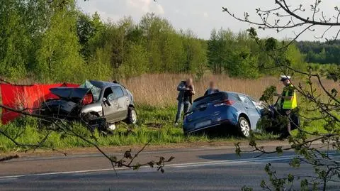 Czołowe zderzenie koło Wołomina. Nie żyje jedna osoba