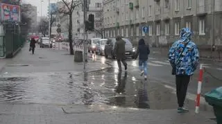 Zalana ulica wodą opadową