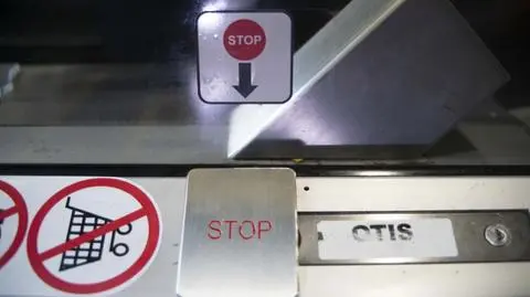 Mają dość zatrzymywania schodów. Dodatkowe zabezpieczenia w metrze