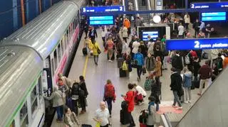 Po 16:00 na Dworcu Centralnym zrobiło się tłoczno