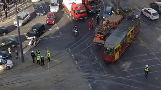 Wykolejenie tramwaju na skrzyżowaniu