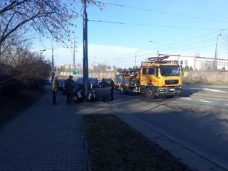 Wypadek samochodu Tramwajów Warszawskich