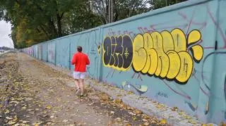 Graffiti wróciło na ścianę wokół wyścigów