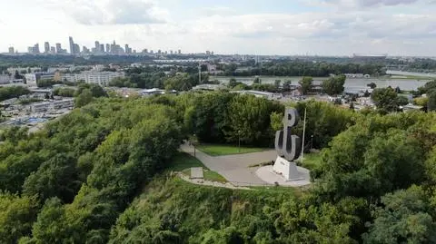 Ogień nie zapłonął na kopcu Powstania Warszawskiego, choć remont nawet się nie zaczął