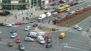 Golf zderzył się z karetką jadącą na sygnale
fot. warszawa@tvn.pl/Przemek