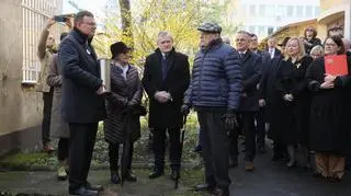 Zakopanie kapsuły czasu będące symbolicznym początkiem budowy Muzeum Getta Warszawskiego