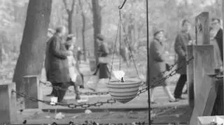 Powązki - cmentarz wojskowy w Zaduszki (1968)
