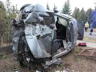 Policjanci ustalili, że auto, które brało udział w wypadku, zostało wcześniej skradzione