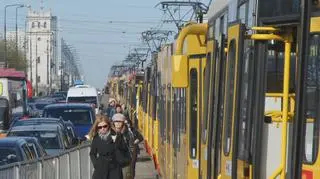 Tramwaje stoją na moście Poniatowskiego