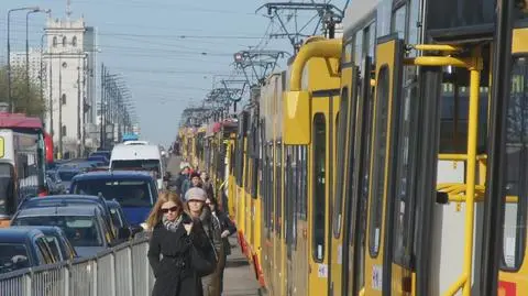 Tramwaje stanęły na moście Poniatowskiego. Awaria na Waszyngtona