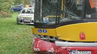 Zderzenie BMW z autobusem na Bielanach