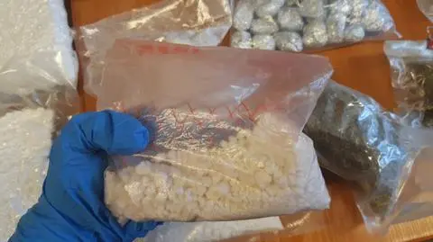 Narkotyki w torbie na zakupy i w słoiku po przyprawach. "Łącznie prawie osiem kilogramów"