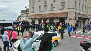 Manifestacje przy placu Zamkowym