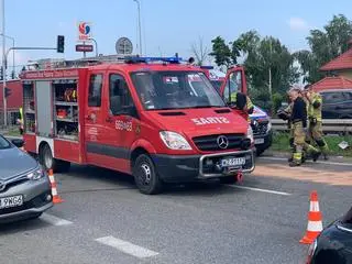 Zderzenie samochodu osobowego z ciężarówką pod Warszawą