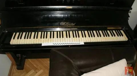 Chciała sprzedać pianino, zapukali do niej policjanci 