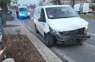 Zderzenie dwóch aut na Wiertniczej 