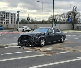 Zderzenie dwóch aut na Bobrowieckiej 