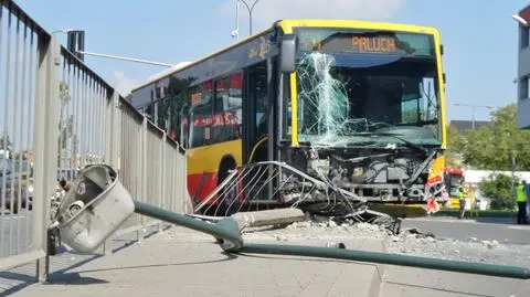 Autobus śmiertelnie potrącił kobietę na przejściu