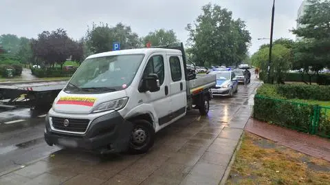 Kolizja auta służby oczyszczania miasta na Grochowie
