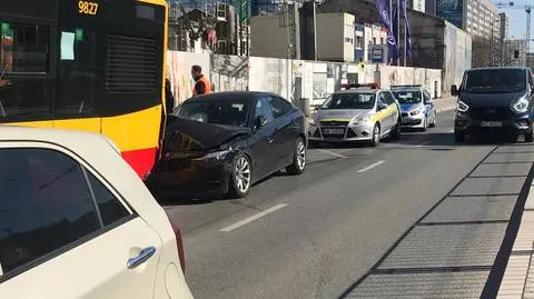 Bmw zderzyło się z autobusem