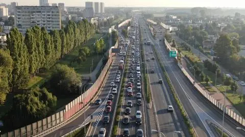 Trasa Siekierkowska zakorkowana. Wciąż trwają prace przed mostem